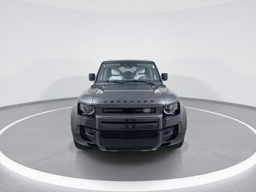2025 Land Rover Defender 130 P400 X-Dynamic SE