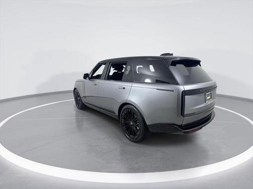 2025 Land Rover Range Rover P400 SE 7 Seat