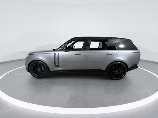 2025 Land Rover Range Rover P400 SE 7 Seat