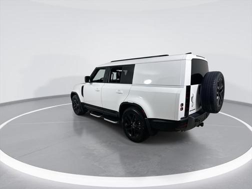 2024 Land Rover Defender 130 P400 Outbound