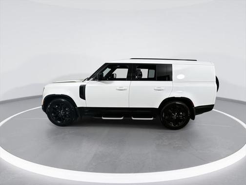 2024 Land Rover Defender 130 P400 Outbound