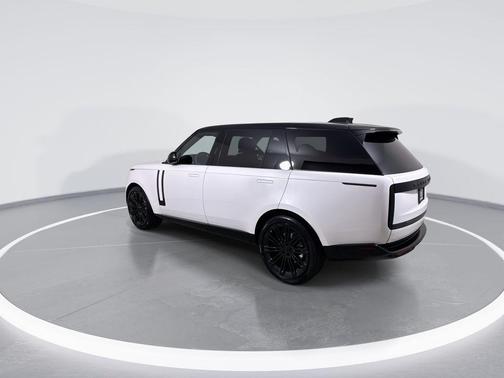 2026 Land Rover Range Rover P400 SE 7 Seat