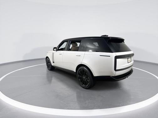 2025 Land Rover Range Rover P400 SE 7 Seat