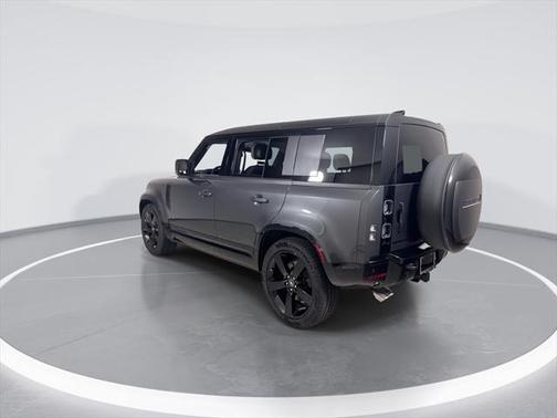 2025 Land Rover Defender 110 V8