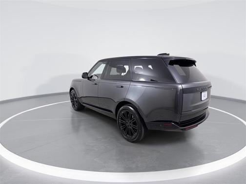 2026 Land Rover Range Rover P530 SE