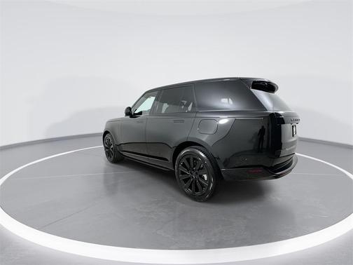 2026 Land Rover Range Rover P550e SE