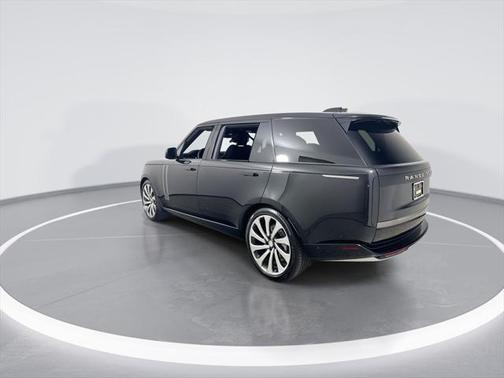 2025 Land Rover Range Rover P400 SE 7 Seat
