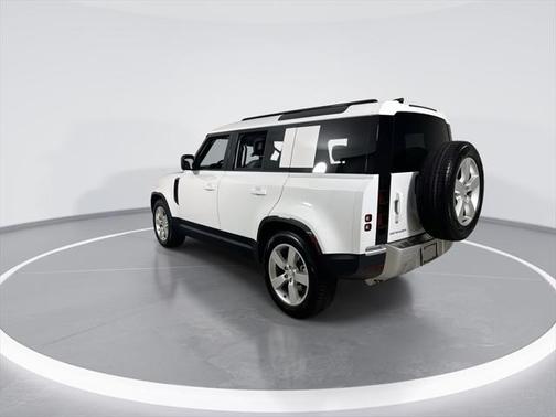 2025 Land Rover Defender 110 P300