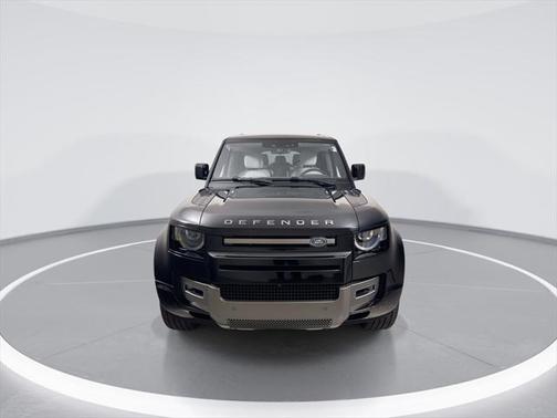 2025 Land Rover Defender 130 P400 X-Dynamic SE