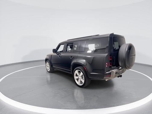 2025 Land Rover Defender 130 P400 X-Dynamic SE