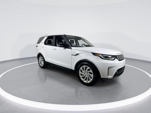 Fuji White 2025 Land Rover Discovery P300 S