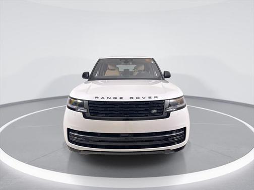 2025 Land Rover Range Rover P550e SE