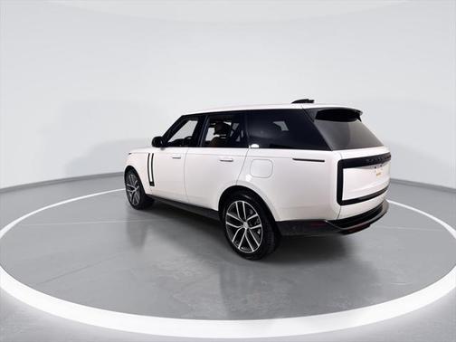2025 Land Rover Range Rover P550e SE