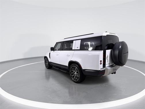 2023 Land Rover Defender 130 SE