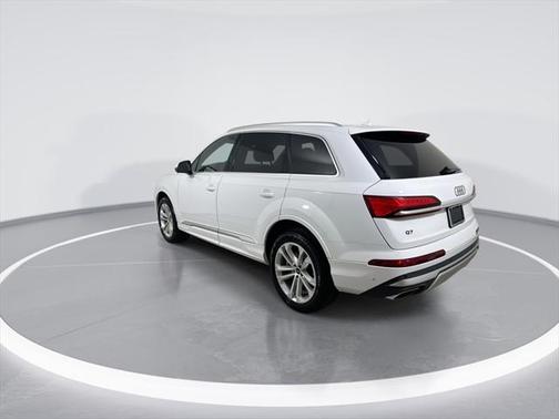 2025 Audi Q7 45 Premium Plus