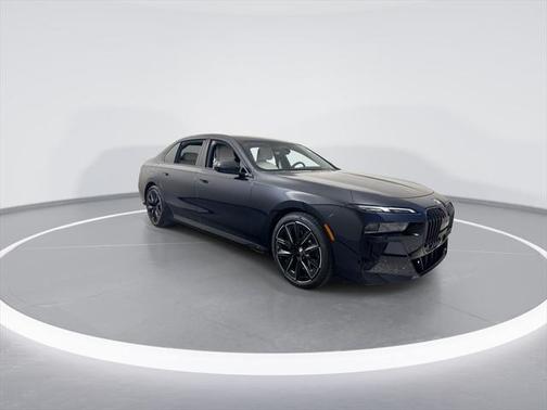 2025 BMW 740 i