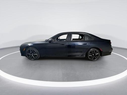 2025 BMW 740 i