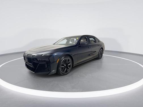 2025 BMW 740 i