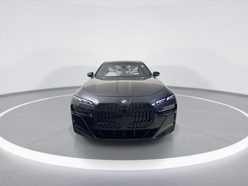 2025 BMW 740 i