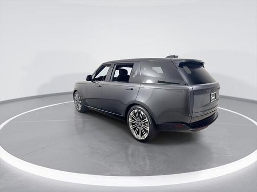 2025 Land Rover Range Rover P530 SE 7 Seat