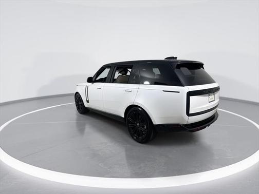 2025 Land Rover Range Rover P400 SE 7 Seat