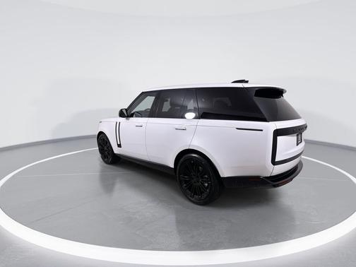 2026 Land Rover Range Rover P530 SE