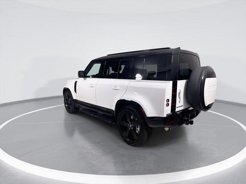 2025 Land Rover Defender 110 P400 X-Dynamic SE