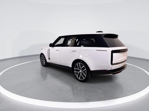 2025 Land Rover Range Rover P550e SE