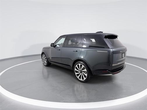 2026 Land Rover Range Rover P530 SE