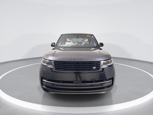 2025 Land Rover Range Rover P550e SE