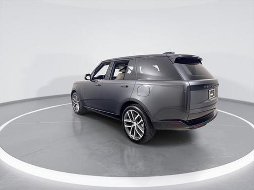 2025 Land Rover Range Rover P550e SE