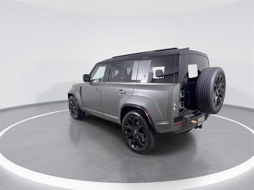 2025 Land Rover Defender 110 V8