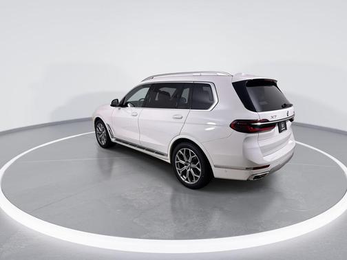 Alpine White 2026 BMW X7 xDrive40i