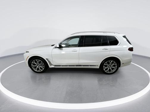 Alpine White 2026 BMW X7 xDrive40i
