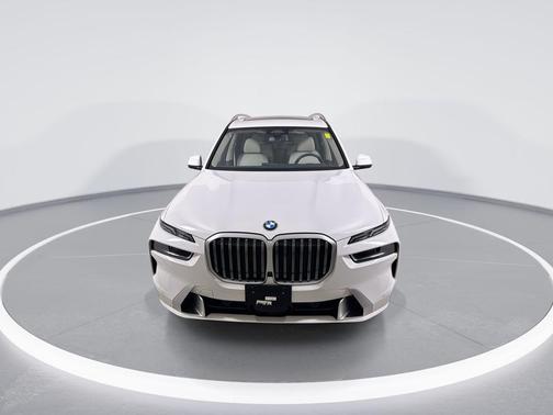 Alpine White 2026 BMW X7 xDrive40i