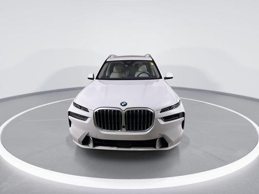 Alpine White 2026 BMW X7 xDrive40i