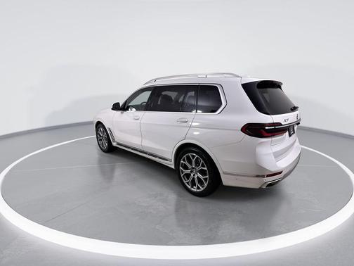 Alpine White 2026 BMW X7 xDrive40i