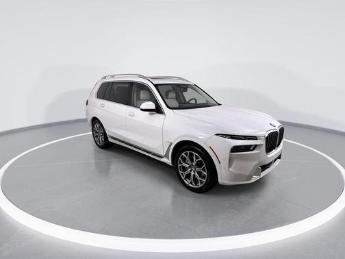 Alpine White 2026 BMW X7 xDrive40i