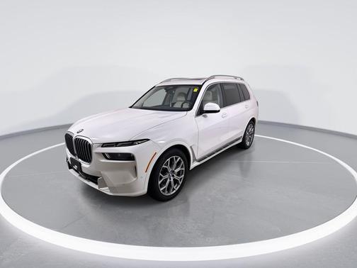 Alpine White 2026 BMW X7 xDrive40i