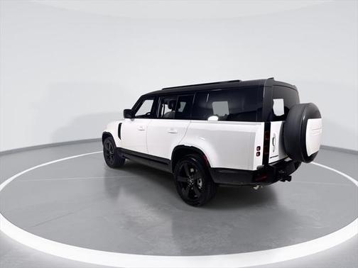 2025 Land Rover Defender 130 P400 X-Dynamic SE