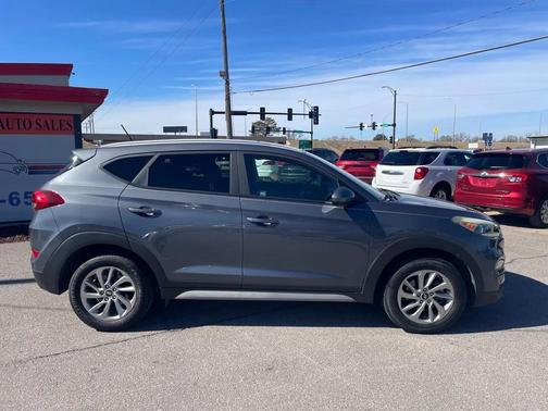 2017 Hyundai TUCSON SE