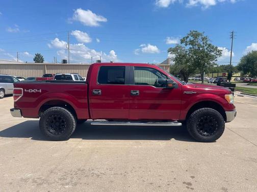 Red 2014 Ford F-150 XLT