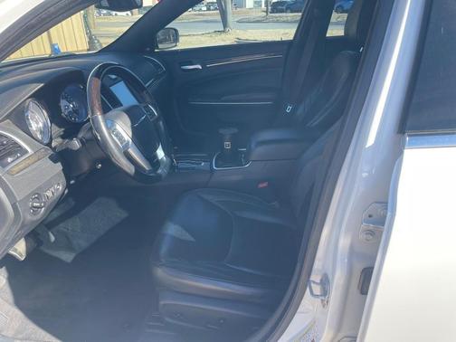 2011 Chrysler 300C Base