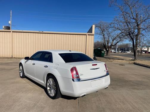 2011 Chrysler 300C Base