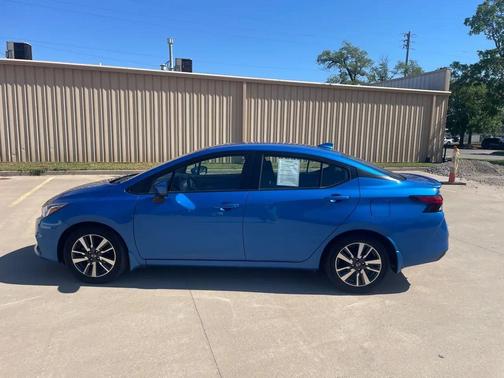 Electric Blue Metallic 2022 Nissan Versa 1.6 SV