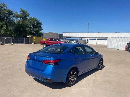 Electric Blue Metallic 2022 Nissan Versa 1.6 SV