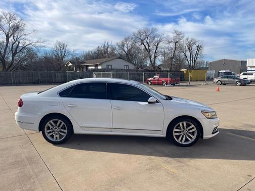 2017 Volkswagen Passat 1.8T SE w/Technology