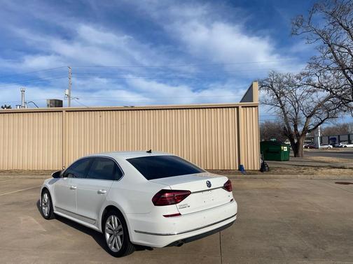 2017 Volkswagen Passat 1.8T SE w/Technology