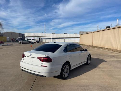 2017 Volkswagen Passat 1.8T SE w/Technology