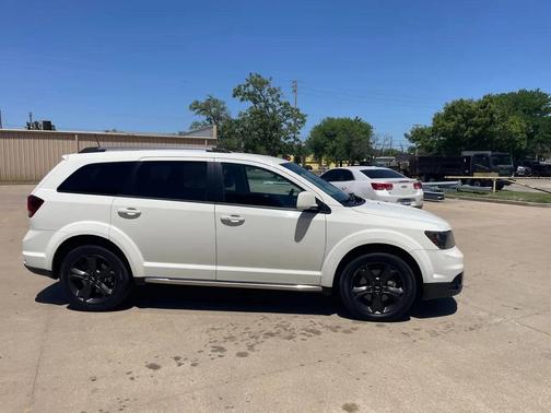 Vice White 2018 Dodge Journey Crossroad